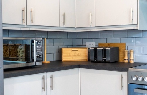 West Bromwich House | Luxury 5BR Home | Hot Tub | EV-Friendly Stay