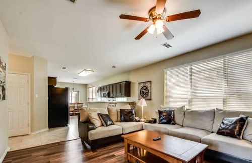 Euless House | Luxury 5BR Oasis: Spacious & Relaxing Haven TEEUEU801