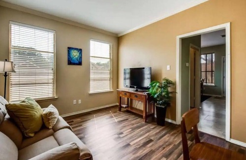 Euless House | Luxury 5BR Oasis: Spacious & Relaxing Haven TEEUEU801