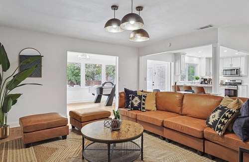 North Richland Hills House | Luxury 5BR Getaway | Pool, Theater & Game Room