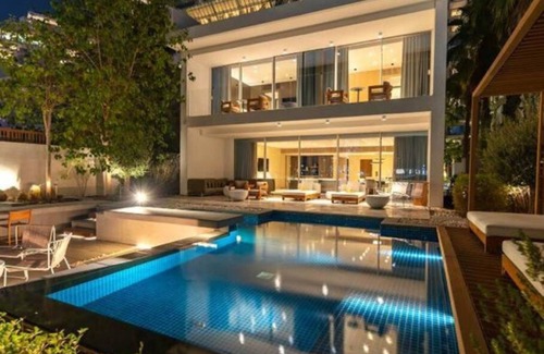 Palm Jumeirah Villa | Luxury 5BR Villa w/private Pool at The Palm