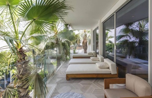 Palm Jumeirah Villa | Luxury 5BR Villa w/private Pool at The Palm