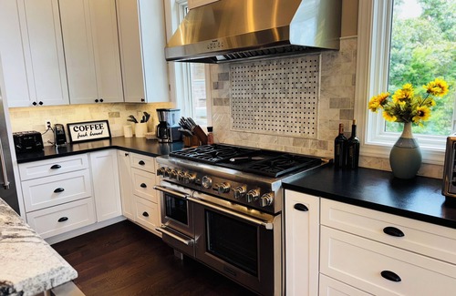 Big Creek House | LUXURY 6 Bed/6Bath in Big Creek, Guest House, Private Dock, Golf Cart, Sleeps 22