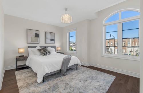 Brampton House | Luxury 6 Bedroom - 4 Bathroom Detached Retreat BRAMPTON/MISSISSAUGA Border