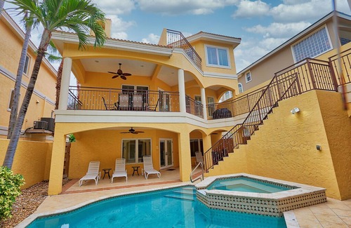 Captiva House | Luxury 6 Bedroom Home, Located in the heart of Captiva Island Village on Andy Rosse Lane - Sorrento