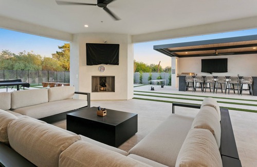 Central Scottsdale House | Luxury 6BR Villa w/Pickleball Court & Heated Spa!