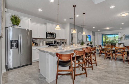 West Kissimmee Villa | Luxury 7 Bed Villa with Pool/Spa W/Westside