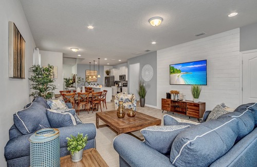 West Kissimmee Villa | Luxury 7 Bed Villa with Pool/Spa W/Westside