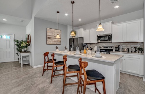 West Kissimmee Villa | Luxury 7 Bed Villa with Pool/Spa W/Westside