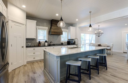 North Forest Beach House | Luxury 7 BR, 3rd Row, Pool & Spa, Ideal location.