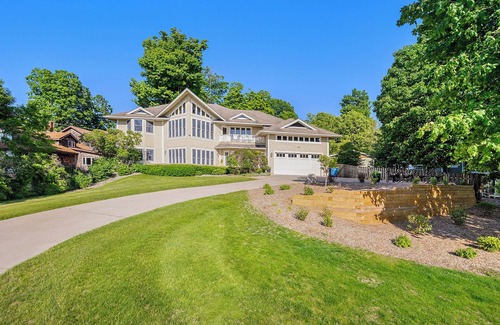 South Haven House | Luxury 7BR multifamily on Lake Michigan, Pool & Spa, New Kitchen and Mudroom!
