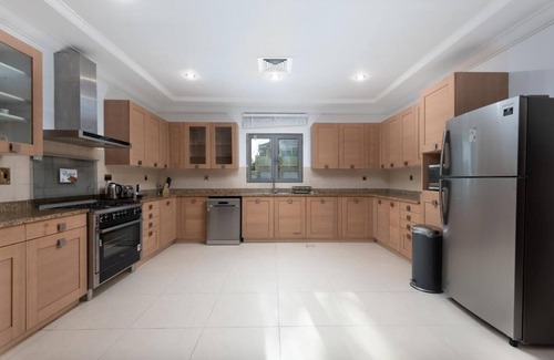 Palm Jumeirah Villa | Luxury 7BR Villa w/private beach and pool