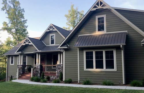 Weaverville House | Luxury 8acres professionally decorated, hot tub, outdoor kitchen 15min Asheville