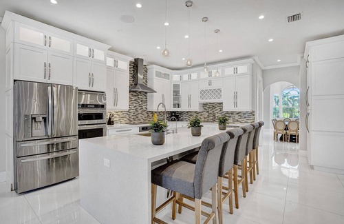 Davie House | Luxury 8BR Estate w/POOL & Gameroom - 24 Guests