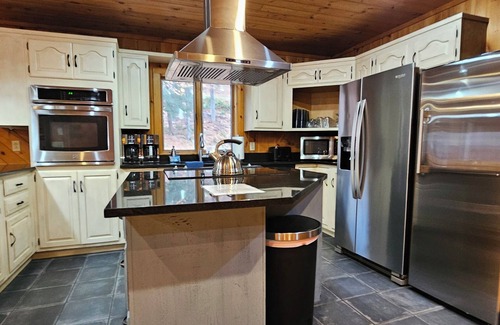 Ludlow Ski Chalet | Luxury 8BR Ski In/Out Okemo Chalet on Sachem Trail Sleeps 22 Adults