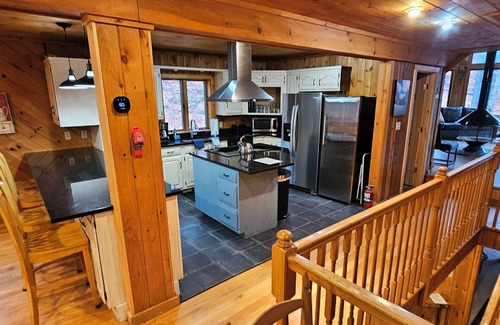 Ludlow Ski Chalet | Luxury 8BR Ski In/Out Okemo Chalet on Sachem Trail Sleeps 22 Adults