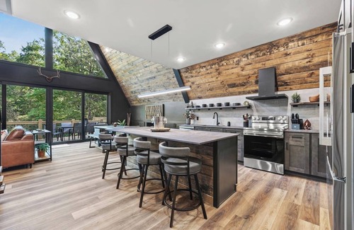 Omaha House | Luxury A-Frame*Hot-tub*Firepit