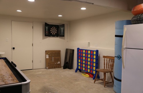 Madera County Cabin | Luxury A Frame in beautiful Bass Lake w/boat slip, game room, pets ok