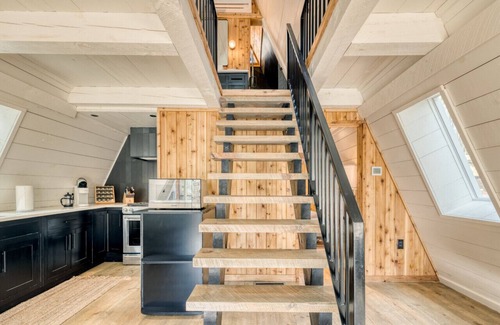 Cashes Valley Cabin | Luxury A-frame | Modern Riverfront w/Hot Tub
