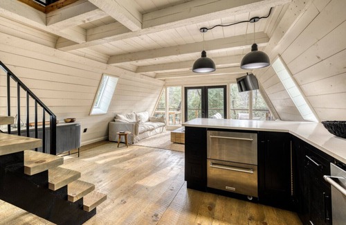 Cashes Valley Cabin | Luxury A-frame | Modern Riverfront w/Hot Tub