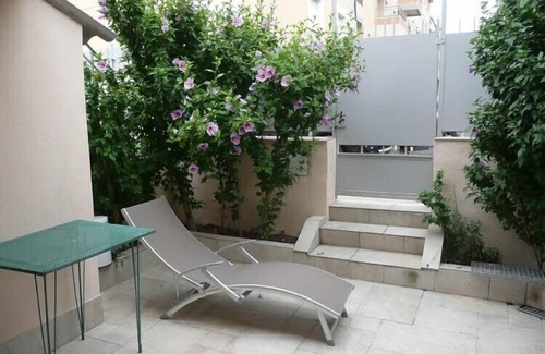 Riou - Petit Juas - Av de Grasse Apartment | Luxury air conditioned apartment