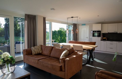 Municipality of Oudewater House | Luxury and spacious holiday home with garden close to the major cities