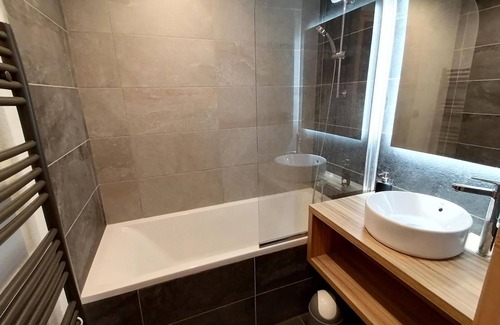 Montalbert Apartment | Luxury apartment at the foot of the slopes with parking and wellness area
