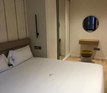 Santiago de Compostela Apartment | Luxury Apartment with Jacuzzi