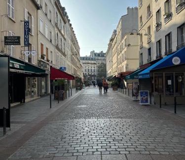 La Celle-sous-Gouzon Apartment | Luxury Apartment Champ de Mars Eiffel Tower