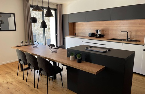 Ville Haute House | Luxury apartment with garden in the old town!