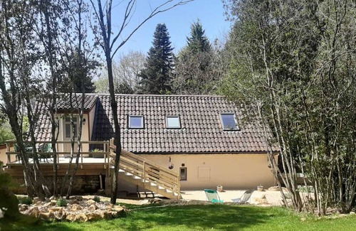 Sainte-Mondane Apartment | Luxury Apartment with air conditioning, and use of pool surrounded by woodland