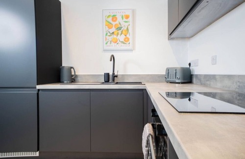 Waterloo Apartment | Luxury Apartment | 2BR | Central | Sleeps 5 | FREE PARKING