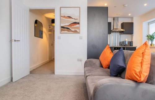 Waterloo Apartment | Luxury Apartment | 2BR | Central | Sleeps 5 | FREE PARKING