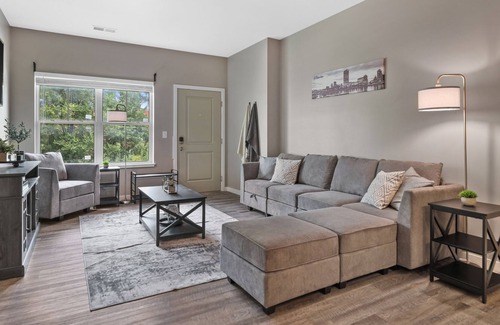Milwaukee Apartment | Luxury Apartment - 3bd 2bth -King Beds - Family Friendly - Cozy - Great Location
