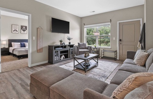 Milwaukee Apartment | Luxury Apartment - 3bd 2bth -King Beds - Family Friendly - Cozy - Great Location