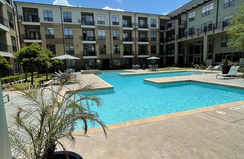 Woodlake - Briar Meadow Apartment | Luxury apartment 8 minutes away from the galleria mall!