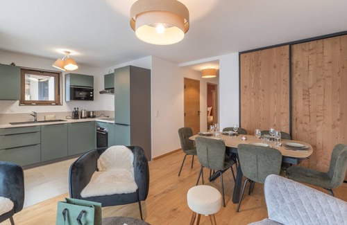 Eclose-Est Apartment | Luxury apartment, Alpe d'Huez center, 3 bedrooms, direct slope access, parking included