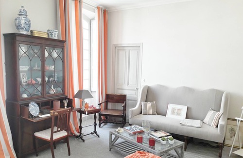 Nimes City Centre Apartment | Luxury apartment (in front of the theater)