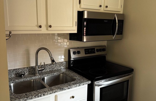Maple Ridge Apartment | Luxury apartment in Historic Maple Ridge, 5 min from downtown.