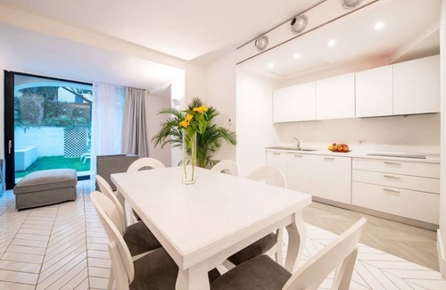 Sant'Agnello Apartment | Luxury Apartment with Garden and Pool