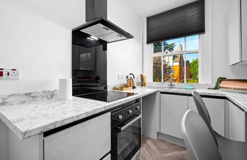 King's Heath Apartment | Luxury Apartment - Netflix - On Street Parking