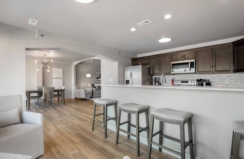 Lake Ozark Apartment | Luxury Apartment on the Bagnell Dam Strip (Dam View)