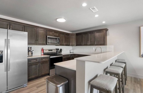 Lake Ozark Apartment | Luxury Apartment on the Bagnell Dam Strip (Dam View)
