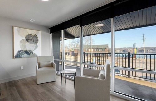 Lake Ozark Apartment | Luxury Apartment on the Bagnell Dam Strip (Dam View)