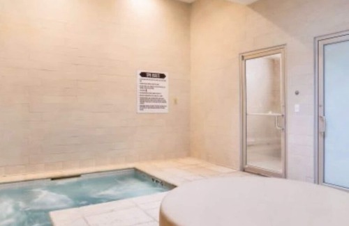 College Park Condo | Luxury Apartment w/ indoor hot tub and other amenities