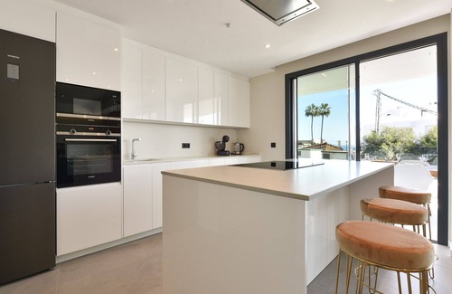 Fuengirola Apartment | Luxury apartment with 2 bedrooms at 5 min walk from beach and commercial centre