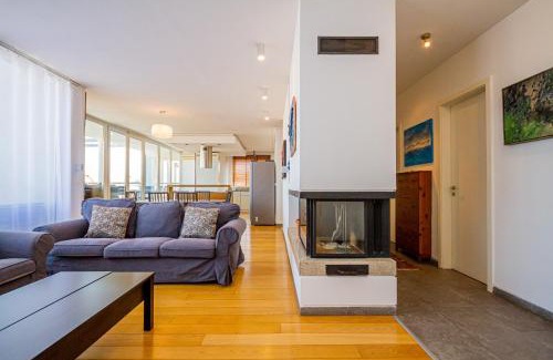 Terezvaros Apartment | Luxury Apartment with balcony in Downtown
