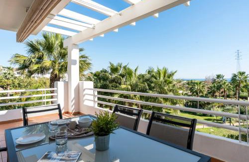Casares Apartment | Luxury Apartment with Free Alcazaba Lagoon Access