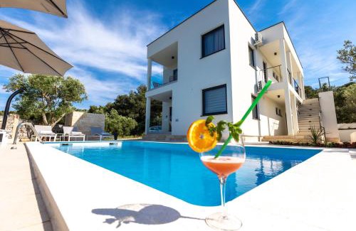 Bozava Apartment | Luxury Apartments Mauro with Heated Pool
