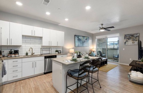 Downtown Salt Lake City Apartment | Luxury Apt.- New King Bed, Free Parking, Gym, Pool